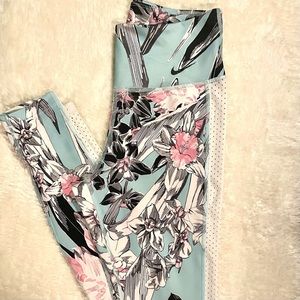 NWOT Nike Dri Fit Floral Leggings (Size XS)